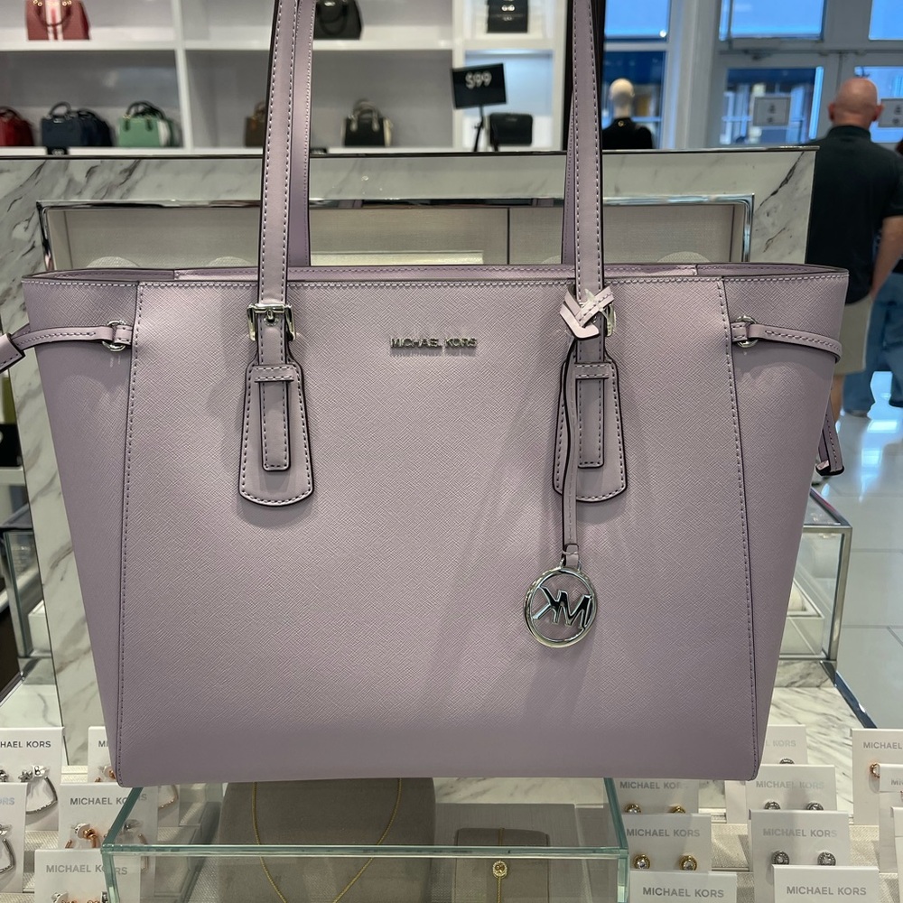MICHAEL KORS Voyager Large Saffiano Leather Shoulder Tote Bag
Light Quartz 
NWT - Picture 6 of 16
